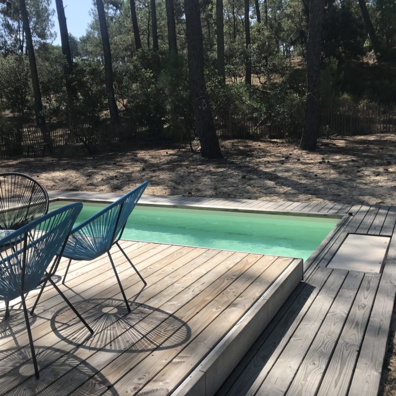 Ambiance plage avec cette terrasse mobile DIBLUE fondue dans le paysage - Carcans (33)