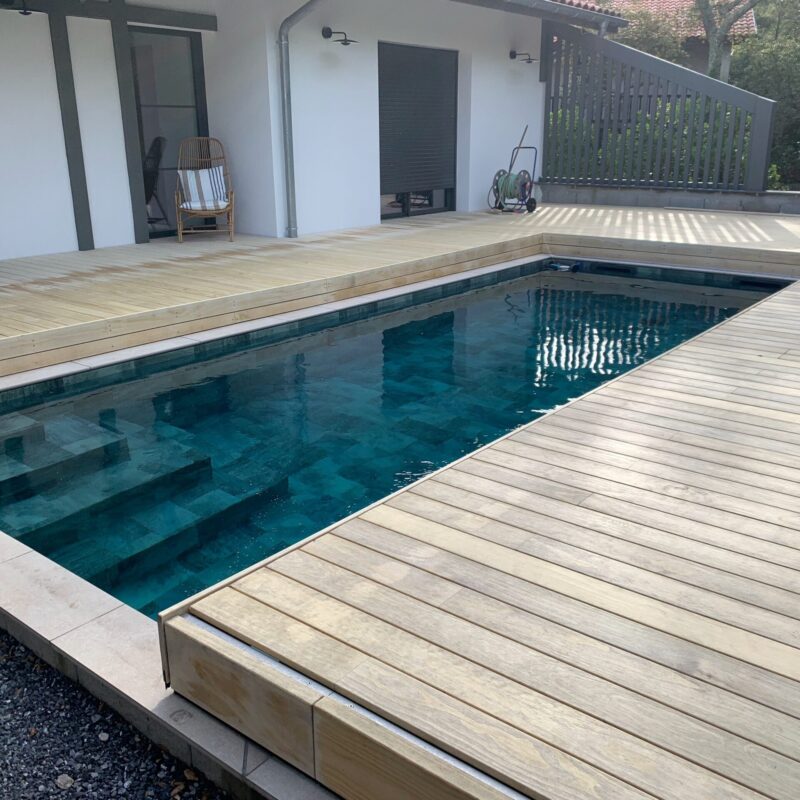 Harmonie parfaite avec cette terrasse mobile et les terrasses fixes en ACCOYA - Moliets (40) -