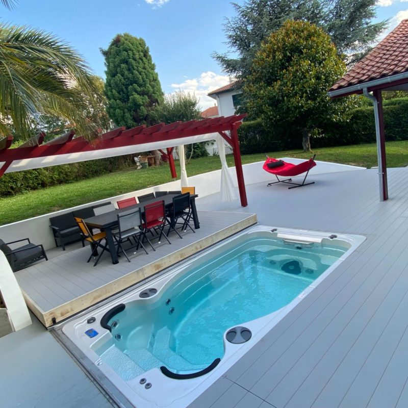 Terrasse mobile dans le Pays Basque (64) pour un jacuzzi