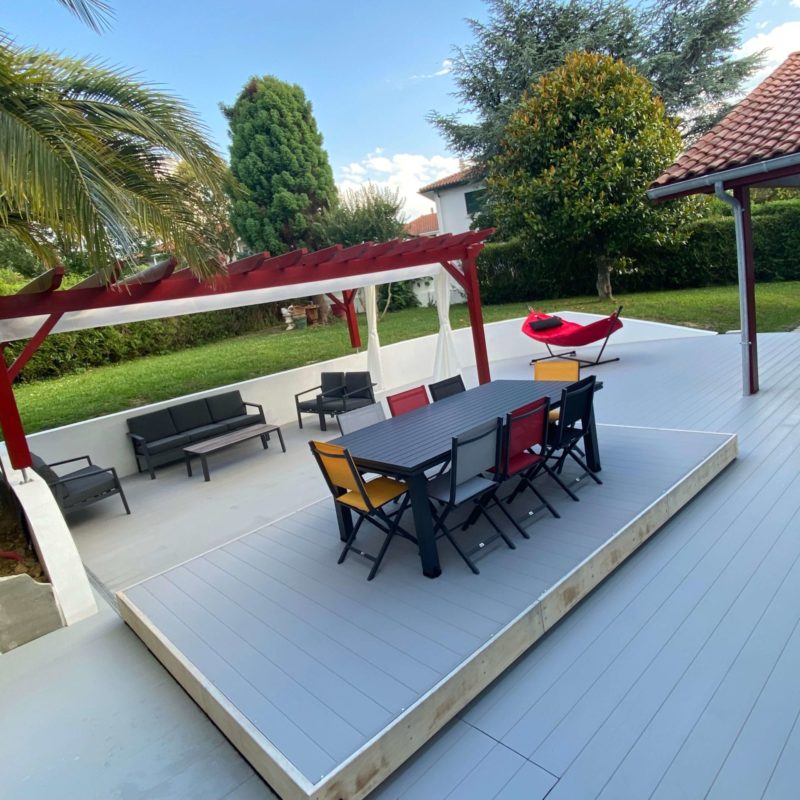 Terrasse mobile dans le Pays Basque (64) pour un jacuzzi