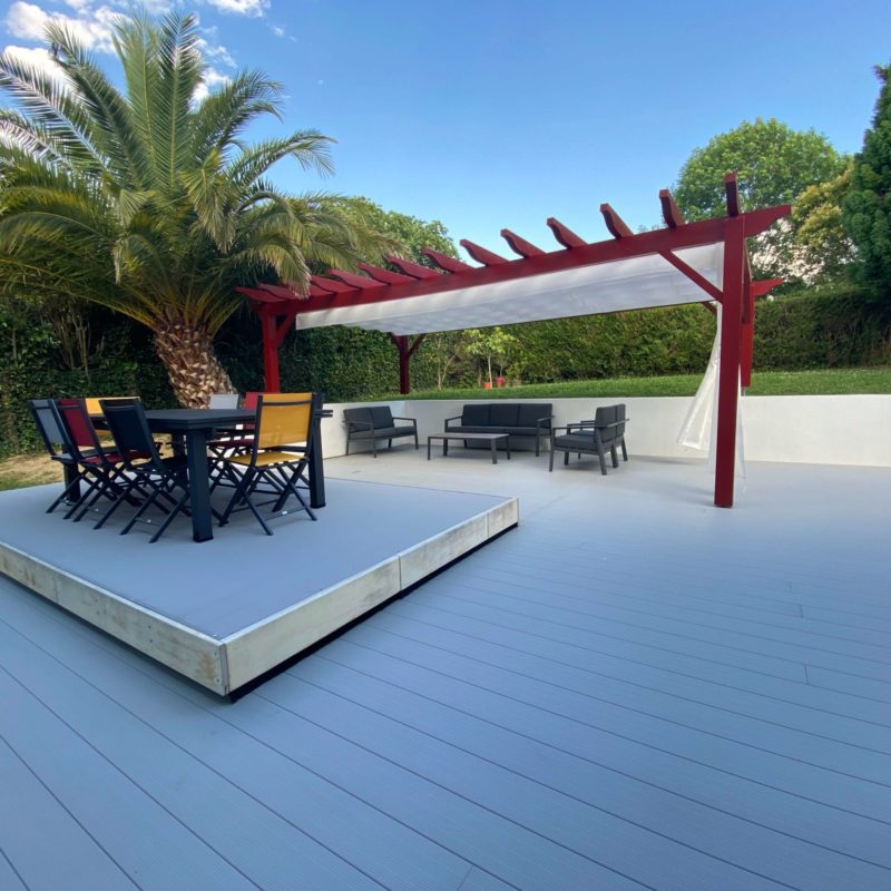 Terrasse mobile dans le Pays Basque (64) pour un jacuzzi